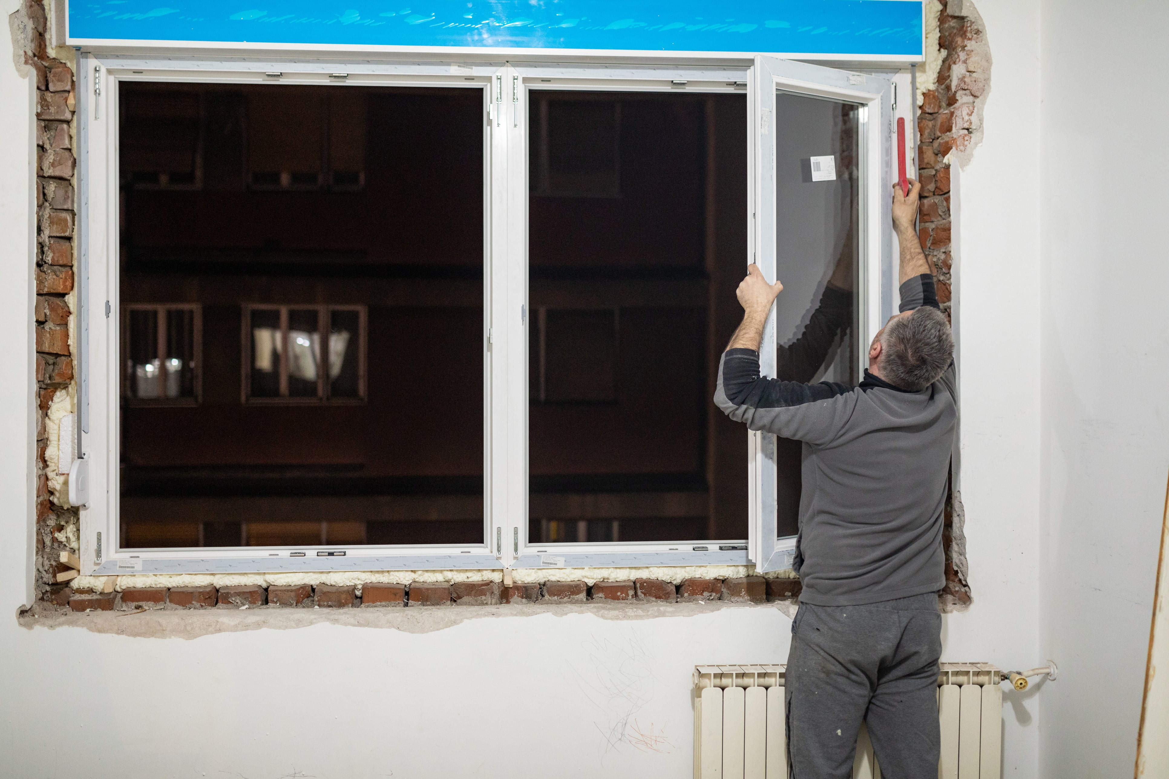Einbau neuer Fenster