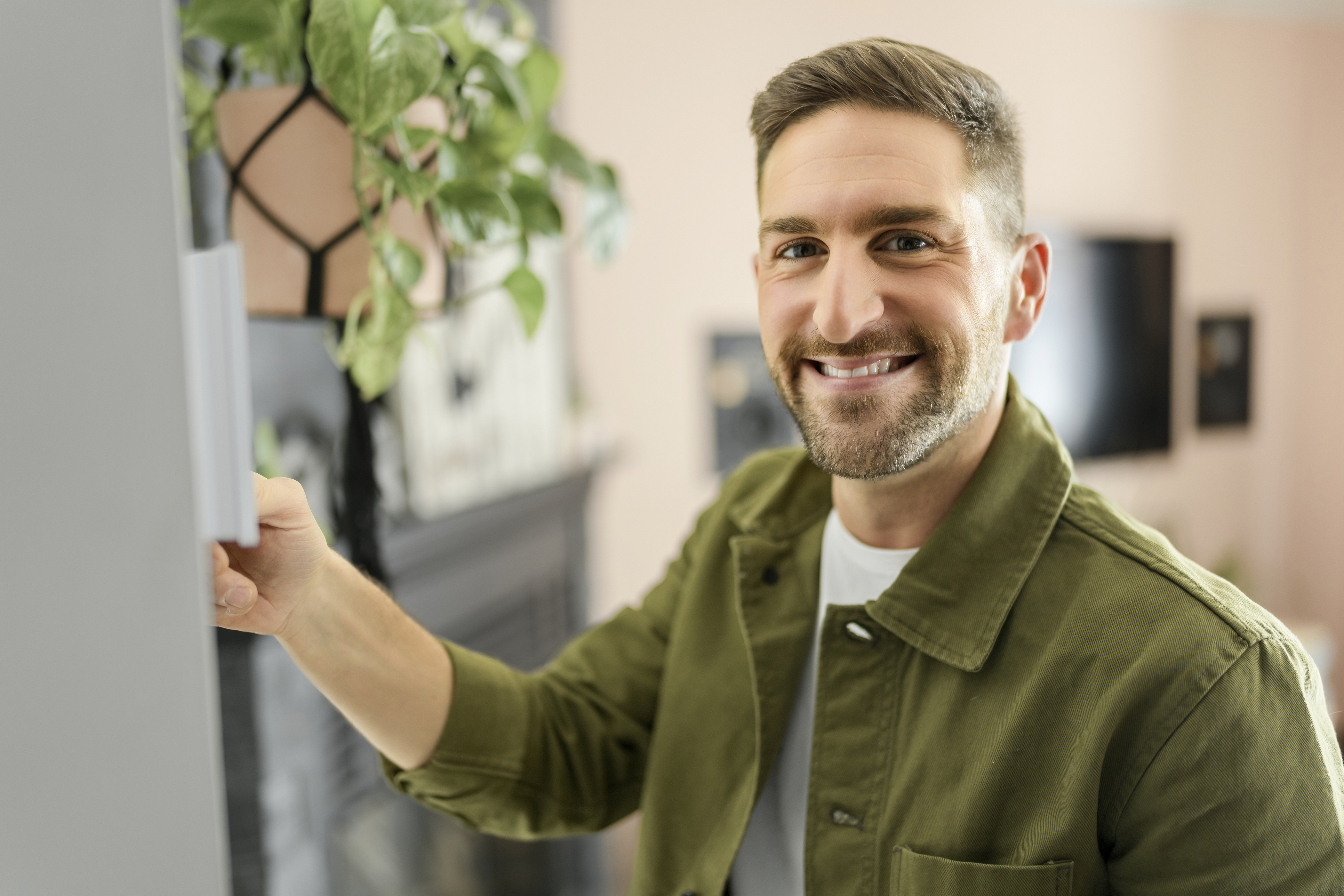Mann stellte Heizthermostat am Haus ein