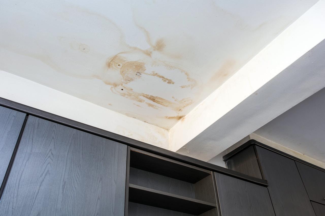 Schaden durch Leitungswasser an Decke