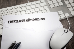Fristlose Kündigung bei Beleidigung und Gewalttätigkeit